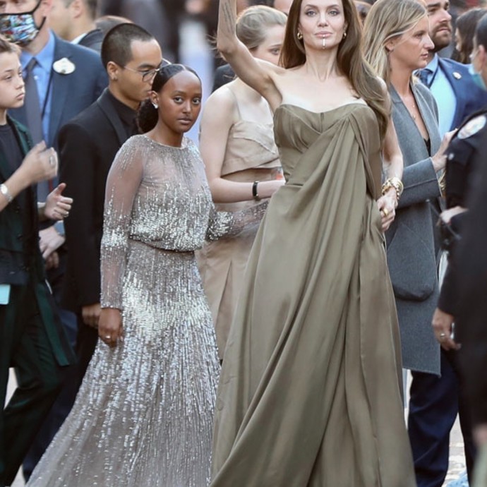 بعد 7 سنوات، إبنة أنجلينا جولي ترتدي نفس فستان والدتها