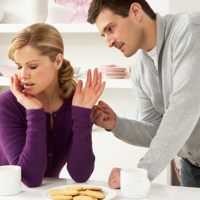 4 حلول للتعامل مع غيرة الزوج الزائدة