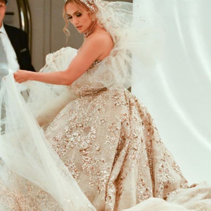 جنيفير لوبيز بفستان زفاف ملكي بتوقيع زهير مراد