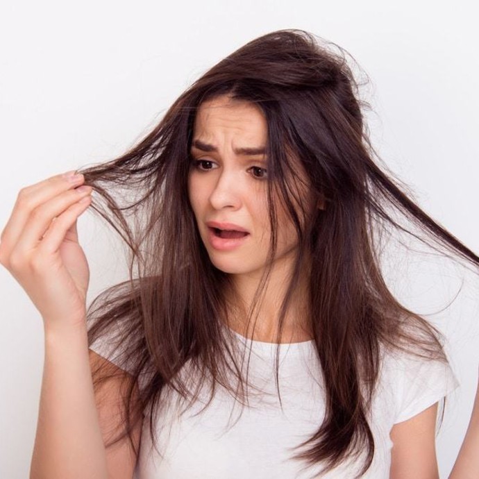 4 علاجات طبيعية للتخلص من الشعر الدهني