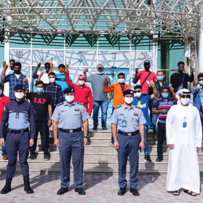 شرطة أبوظبي تنشر الفرح لدى 50 عاملاً