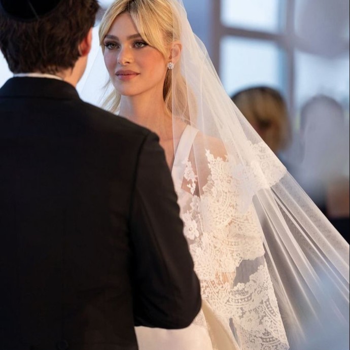 تفاصيل فستان زفاف زوجة بروكلين بيكهام