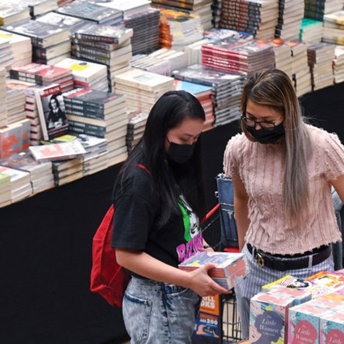 اكبر سوق لتخفيضات الكتب بالعالم في دبي