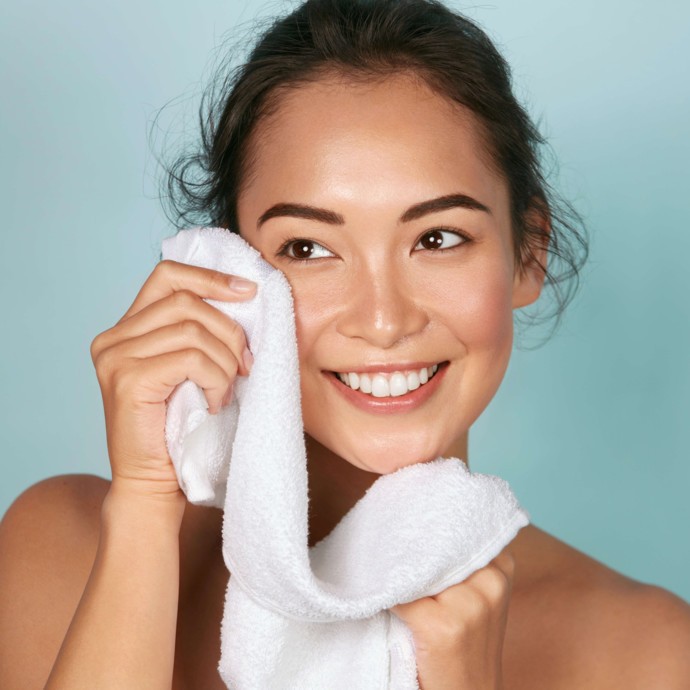 4 طرق طبيعية لتنظيف وجهك بدون صابون