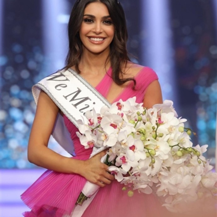 ياسمينا زيتون ملكة جمال لبنان لعام 2022