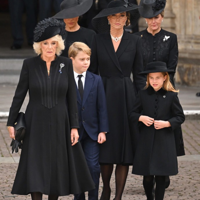 أناقة كلاسيكية في جنازة الملكة إليزابيث