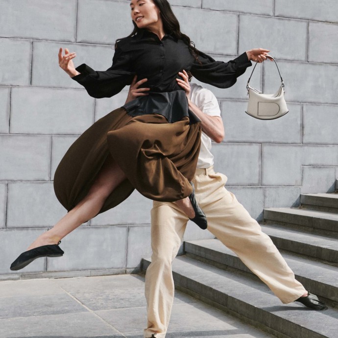 إكتشفي حقيبة Pin Swing الجديدة من Delvaux