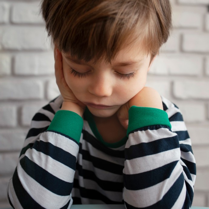 هل قضاء الأطفال ساعات طويلة في غرفهم وحدهم دليل على الأكتئاب؟