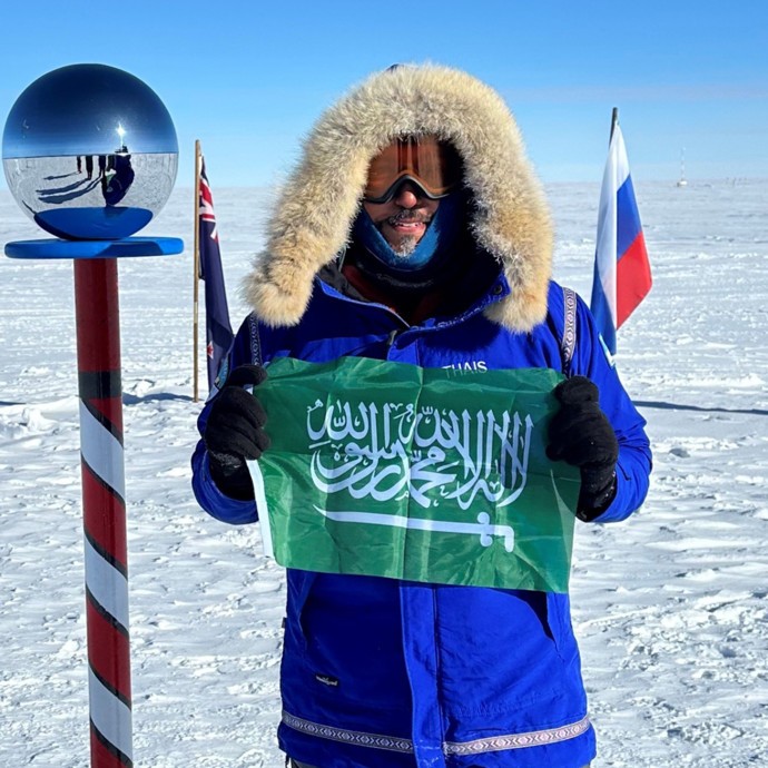 بعد رحلة أسبوعين، الشيباني يصل إلى القطب الجنوبي ويرفع العلم السعودي