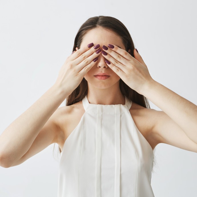 7 عادات سيئة تؤذي العينين