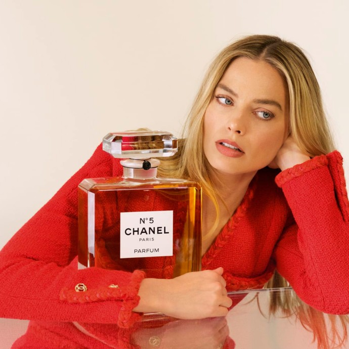 من هي نجمة حملة عطر Chanel N°5 الأيقوني؟