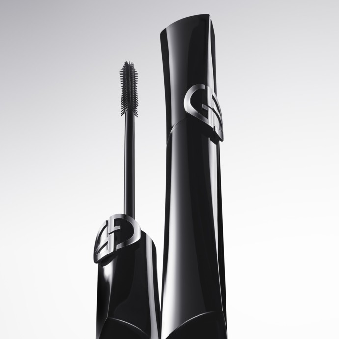 إمنحي رموشك طولاً جذاباً مع Giorgio Armani