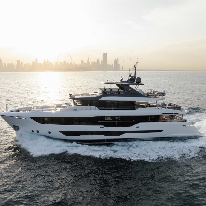 Majesty 112 عالم آخر من اليخوت الفاخرة