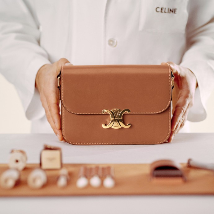 Celine تعكس الأسلوب الباريسي الشهير والحرفية الاستثنائية