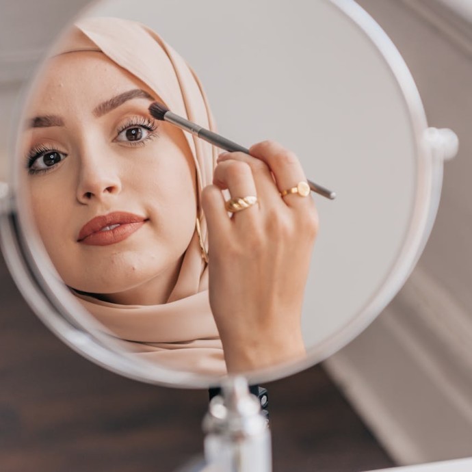 أفضل أنواع كونسيلر لإخفاء الهالات السوداء