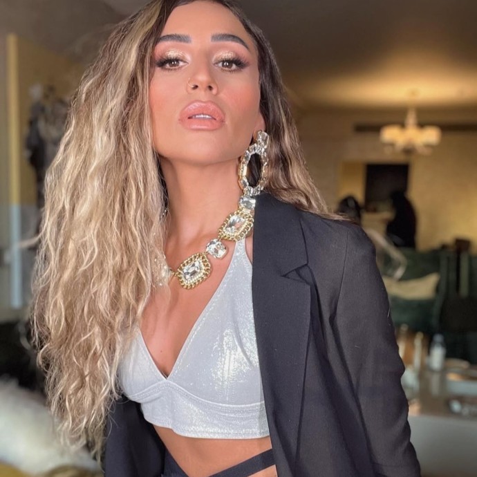 دينا الشربيني تحسمها: "طلقني"