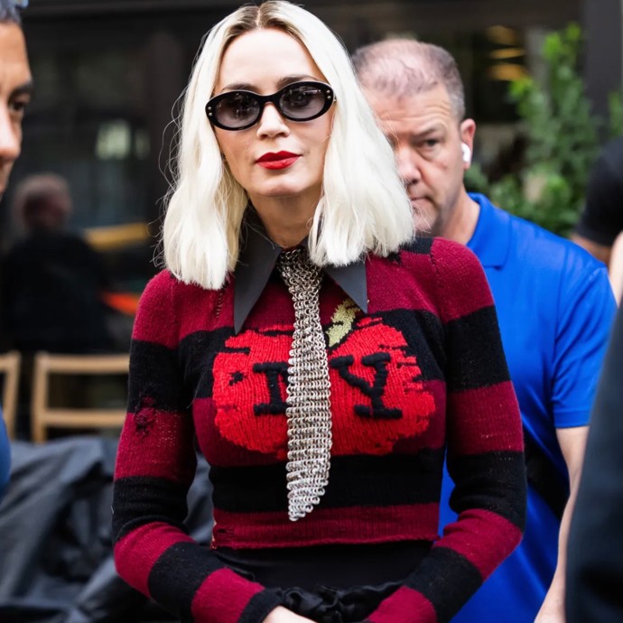 إميلي بلانت بلون شعر لم نتخّيلها به في الجزء الثاني من The Devil Wears Prada