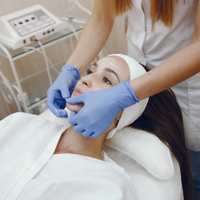 أكثر علاجات التجميل بحثًا على غوغل في عام 2025