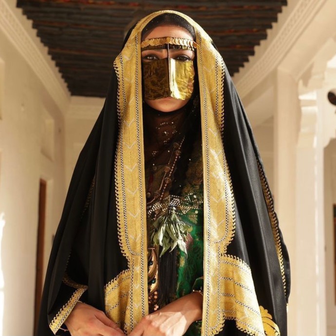 بمناسبة العيد الوطني السعودي: تعرفي معنا على تاريخ العباءات وكيفية تطورها