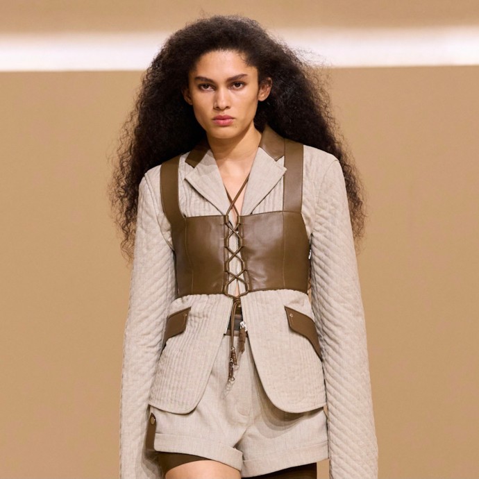 فخامة استثنائيّة في مجموعة Hermès لربيع وصيف 2026