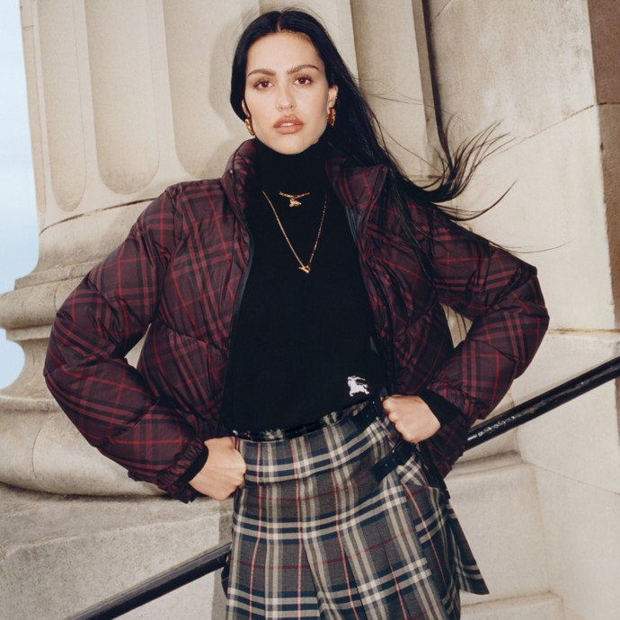 من لندن Burberry تكشف عن حملتها الجديدة