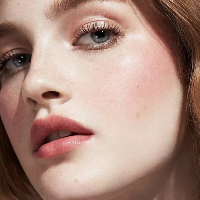 حيلة مكياج تمنحك شفتين ممتلئتين بشكل طبيعي من دون حقن!