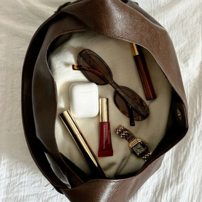 مستحضرات مكياج صغيرة يجب أن تكون في حقيبتكِ!