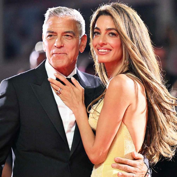 هكذا يوازن أمل كلوني وزوجها بين مسيرتهما وتربية ولديْهما