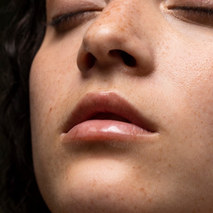 مكوّنات أساسية عليكِ البحث عنها لعلاج مشكلة المسام الواسعة