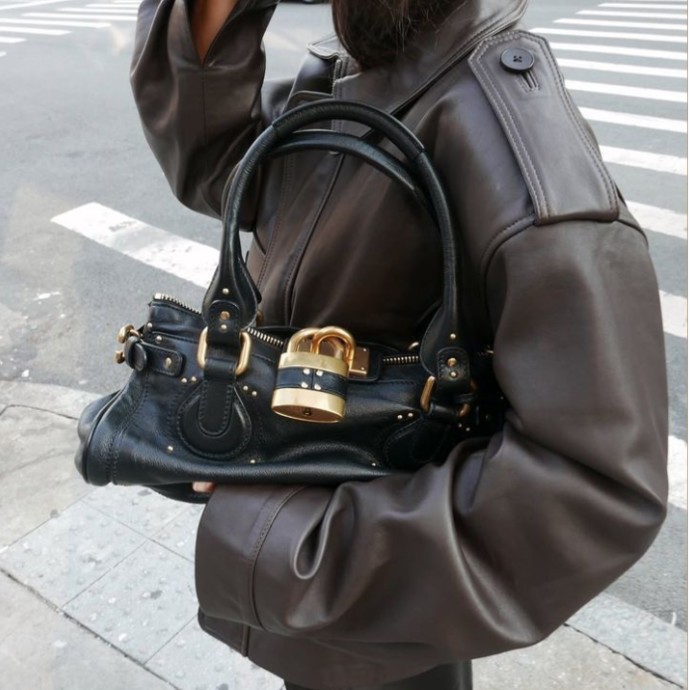 حقائب أيقونية تعود إلى الواجهة هذا الموسم