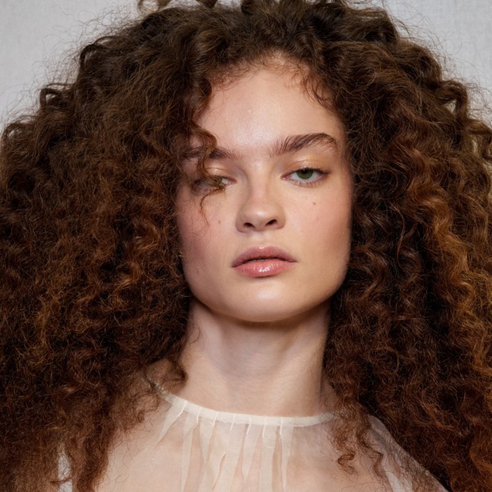 تلوين الشعر بدرجة لون البشرة أحدث صيحات مواقع التواصل الاجتماعي!