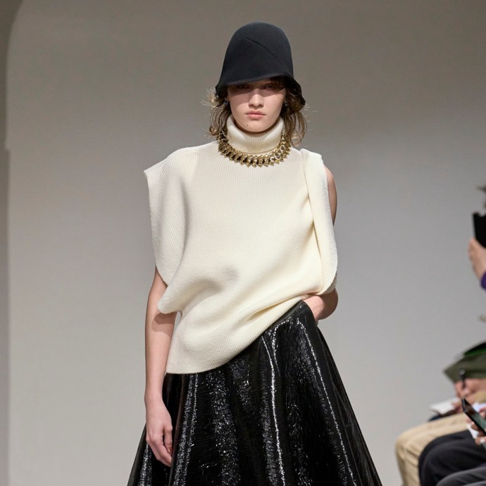 3 خامات للكنزة الشتوية هي الأكثر دفئاً في الطقس البارد