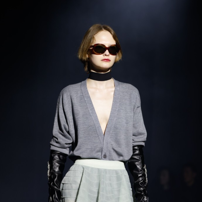 من قفازات الجلد إلى واقيات الأذن.. 7 أكسسوارات شتوية رائجة هذا الموسم