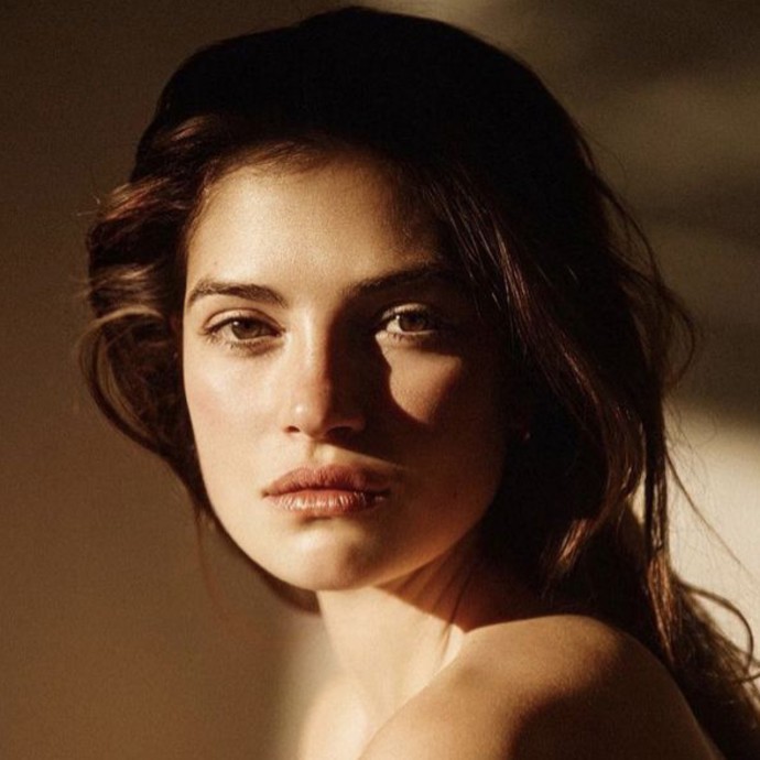 إليكِ أفضل طريقة للتخلّص من انتفاخ الوجه عند الاستيقاظ