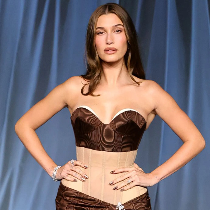 نقشة عروق الخشب.. صيحة جريئة مستوحاة من عالم الطبيعة