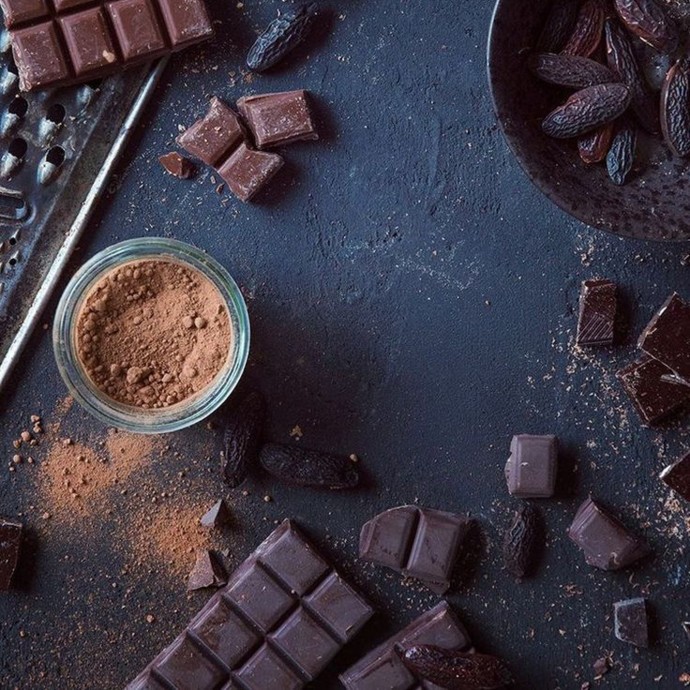دراسة جديدة تكشف عن دور الشوكولاتة في إبطاء الشيخوخة البيولوجية