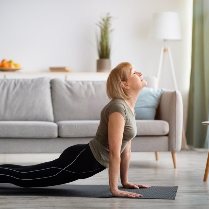 حركة بيلاتس صباحية لمكافحة ترهّل الجسم بعد الخمسين