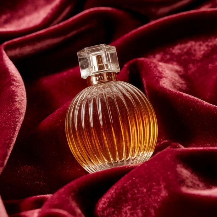 9 عطور شتوية بتركيبات تمنحك شعوراً بدفء عميق