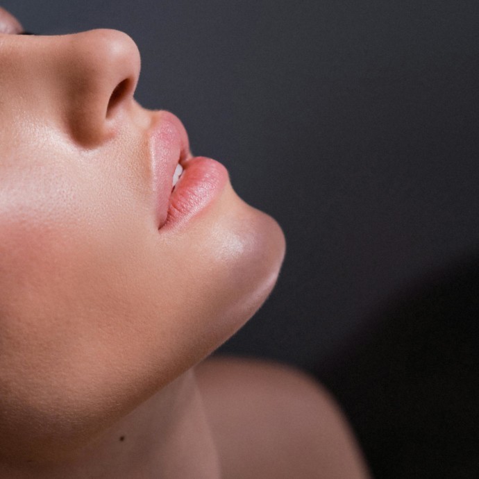 9 نصائح فعّالة لنحت خط الفك وإبراز ملامحه