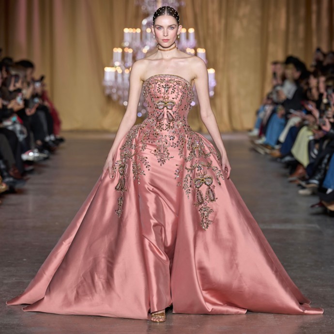 زهير مراد يجمع بين الحرفيّة والخياطة الراقية في مجموعته لربيع وصيف 2026