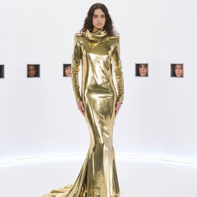 Valentino تقدّم عرضًا استثنائيًّا لمجموعتها الراقية لصيف 2026