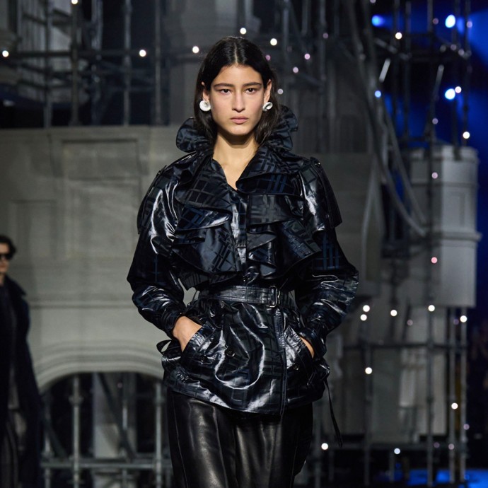 تصاميم أنيقة ومبتَكَرة في مجموعة Burberry لخريف وشتاء 2026