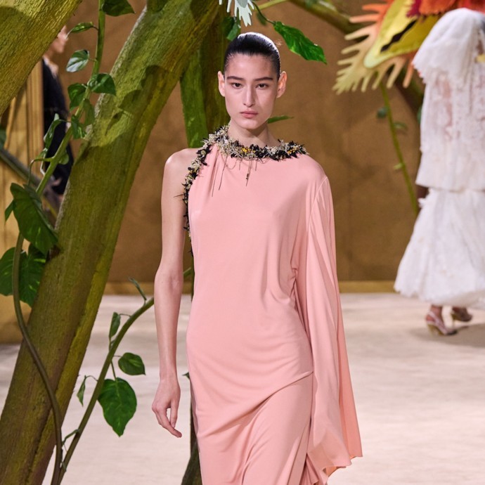 مجموعة Chanel تعيد تصوير قصة غابرييل شانيل الخيالية
