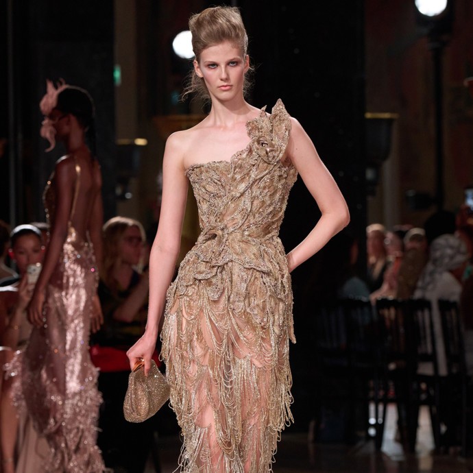لقاء بين الخيال وعالم الموضة في مجموعة Elie Saab الراقية الجديدة