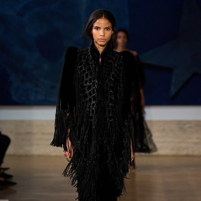 مجموعة أزياء Fendi الراقية لخريف وشتاء 2026-2027 تنقل التراث إلى عصر جديد