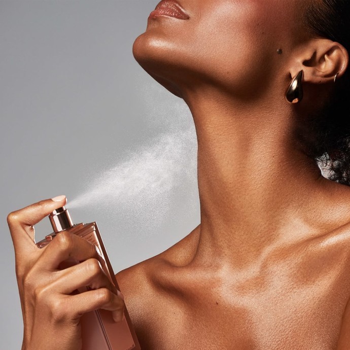 عطور ثنائية الطور: صيحة جمالية تجمع بين العطر والعناية بالبشرة؟