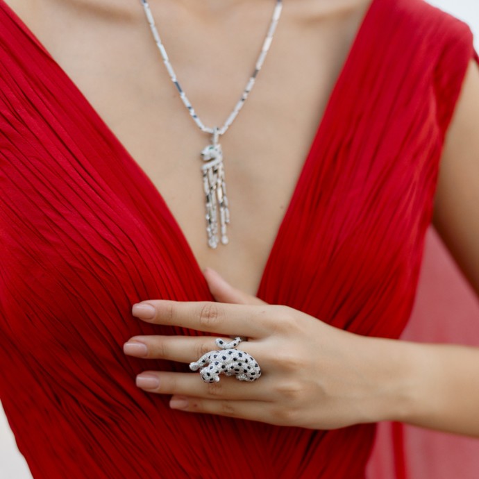 مرّة جديدة Cartier تحوّل الكائنات البرية إلى رموز للجمال والقوة والحرية