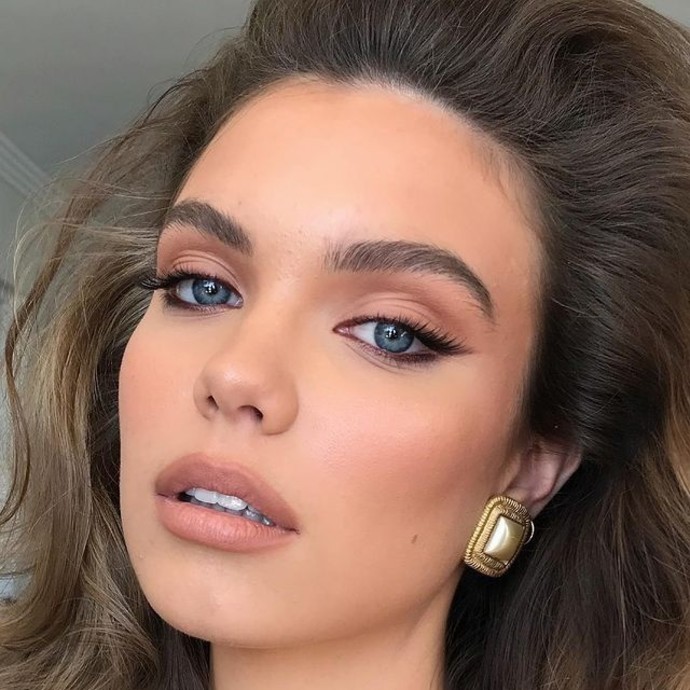 حيل مكياج تمنح العينين الناعستيْن مظهرًا مرفوعًا