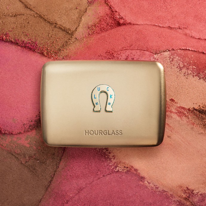 Hourglass x Lauren Rubinski: حين يلتقي بريق المجوهرات بفنّ الضوء