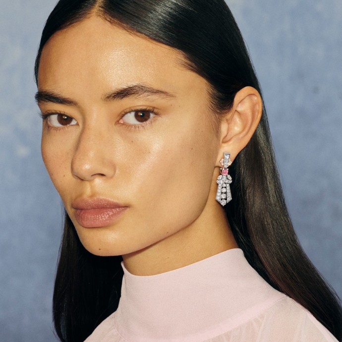 De Beers London تحتفي بسحر المياه مع مجموعة Vibrations